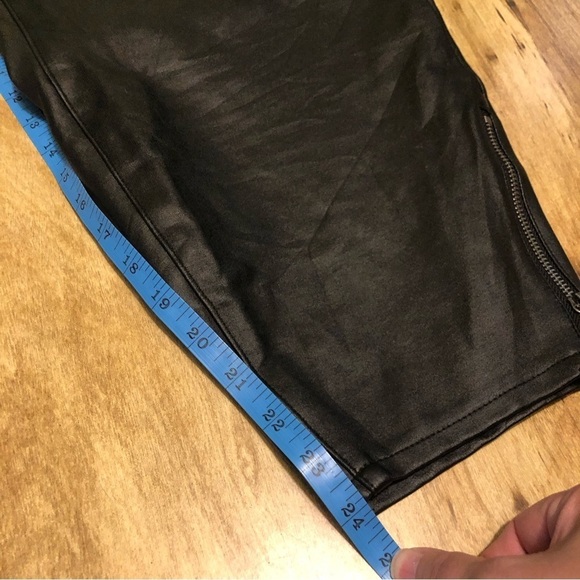 NWOT Torrid Faux Leather Black Pants Size 26 Biker Moto Stretch Ankle Zip PICS - Picture 10 of 12